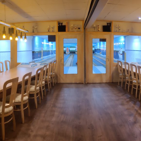 Klubraum Im Brauhaus Müritz kegeln Sie gerne um die Wette